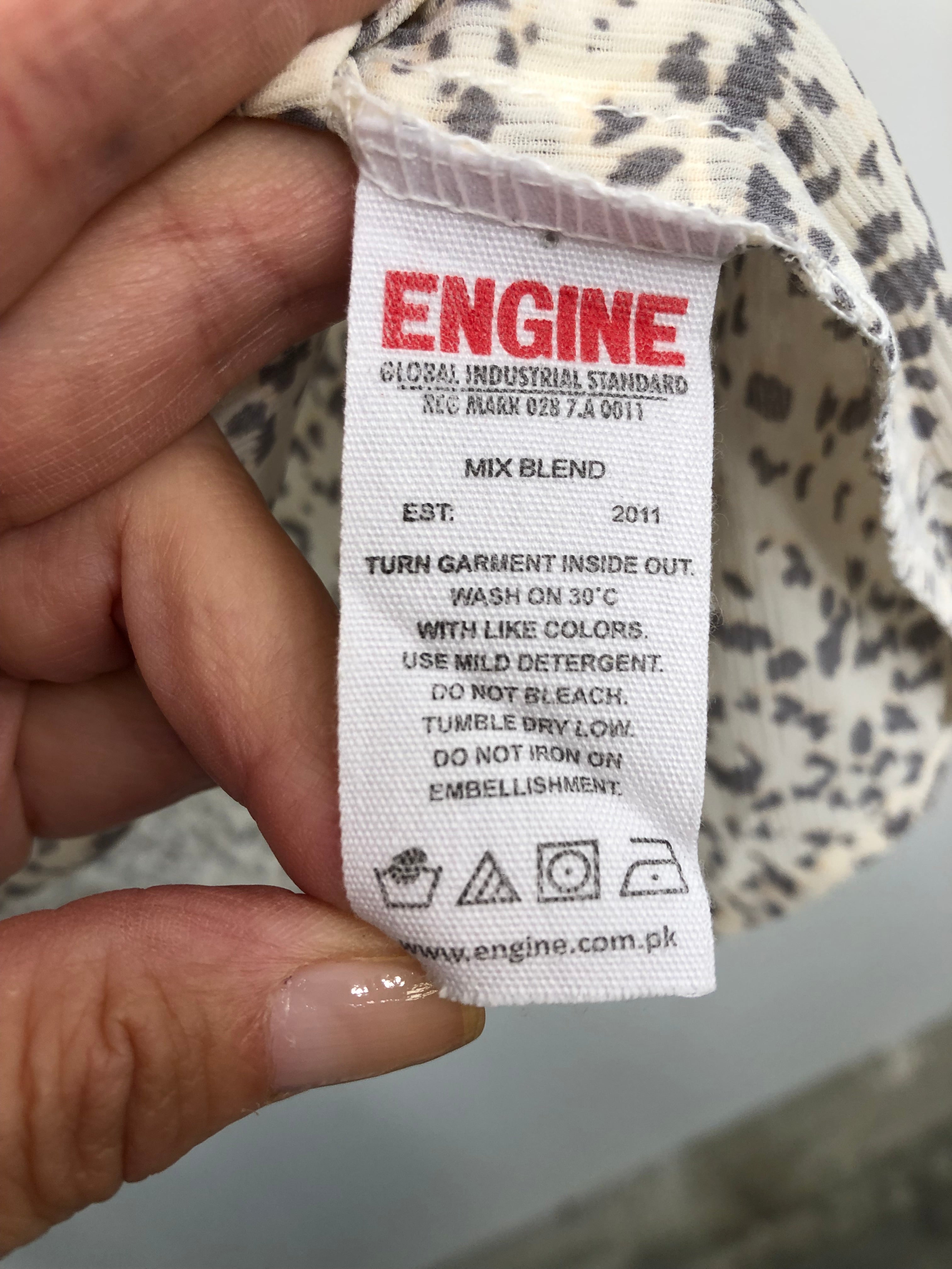 Engine Bluse